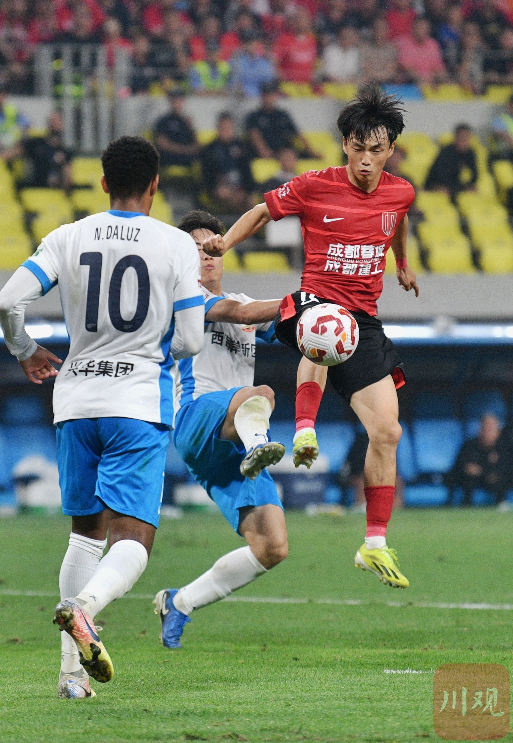 赛后突围战来临；成都蓉城围绕足总杯豪取连胜；目标明确；轮换策略成焦点的简单介绍